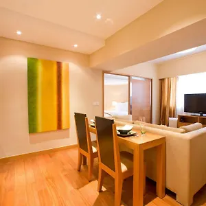 Chi Residences 314 公寓